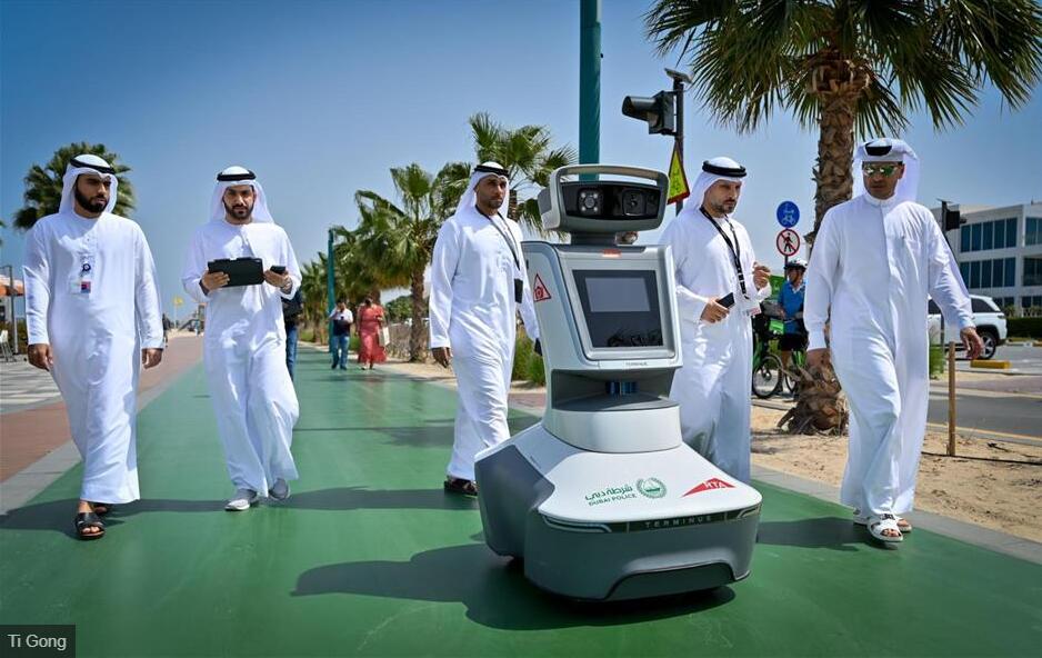 A_robot_patrols_Jumeirah_Beach_in_Dubai.jpg